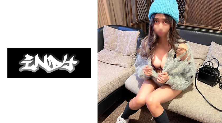 สาวคลุมโทนสีน้ำตาลสวยงามที่เป็นพันธุ์เอเชียและขณะที่มีเพศสัมพันธ์โดยไม่ได้รับอนุญาตและโดยไม่ใส่ถุงยาง_ภาพยนตร์การลงท่องเที่ยวไร้อนุญาต