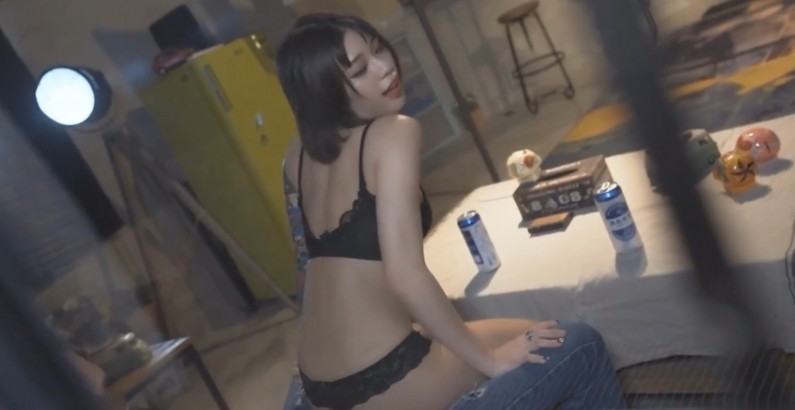 หนัง avหนูยอมพลีกายทวายหีให้พี่ชายได้เสียว