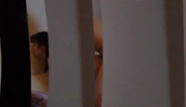 小旅館老闆偷拍情侶激情戰！