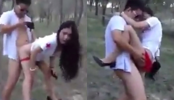 內褲沒脫就開幹！素人野戰找來朋友拍攝「這姿勢好狂啊！我都想幹了！」