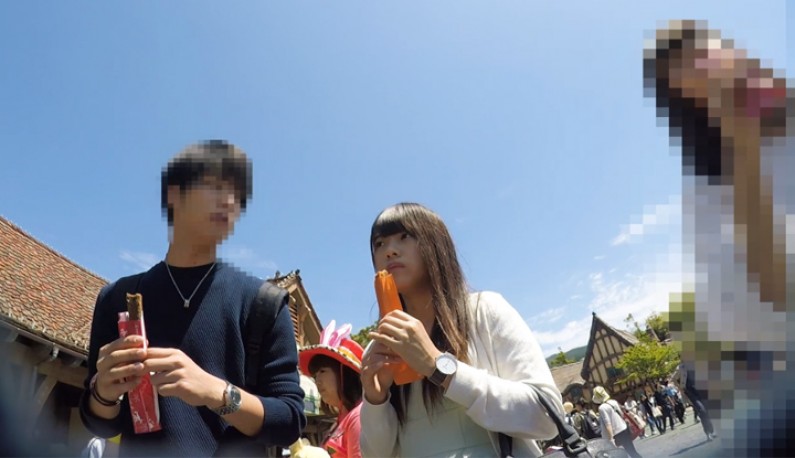 日本迪士尼出現偷拍之狼！青春少女底褲被看光！超高清畫質｢連摺痕都看得到」4