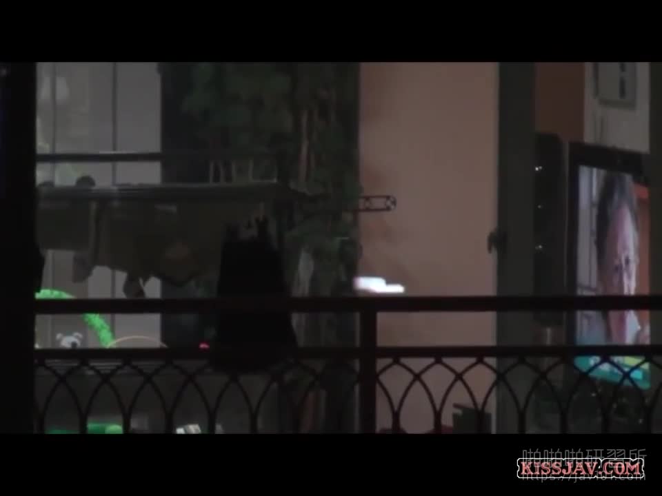 不拉窗簾太危險！對面奶妹晃出來「加碼黑森林」清晰超IN