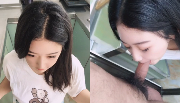 Cute girlfriend loves to eat chicken, half of the cooking in the kitchen comes to eat her boyfriend's stick~