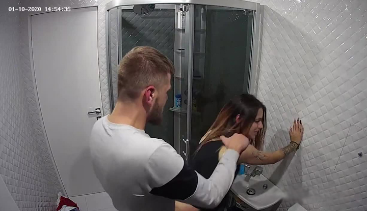 [ฝรั่ง] ฉันกระหายน้ำเกินกว่าจะมาบ้านแฟนของฉัน~ มาเร็วโดยที่พ่อตาและแม่สามีไม่สังเกตห้องน้ำ