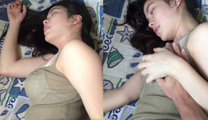 สาวขี้เงี่ยนเจอจับกดลงเตียงกระแทกควยรัวๆ