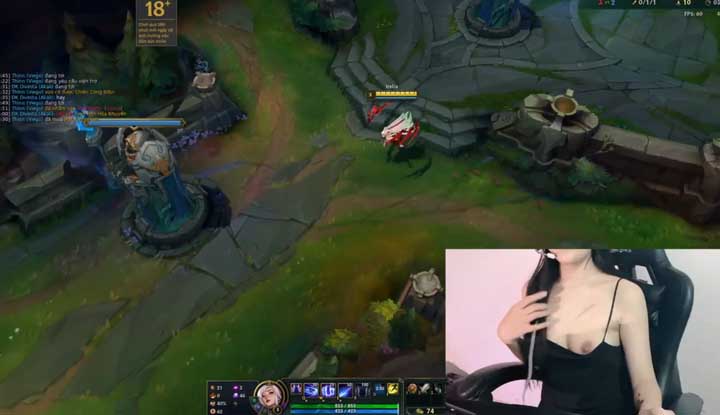 [Vietnam] The enemy team is too strong ~ I have to secretly show my breasts to distract them