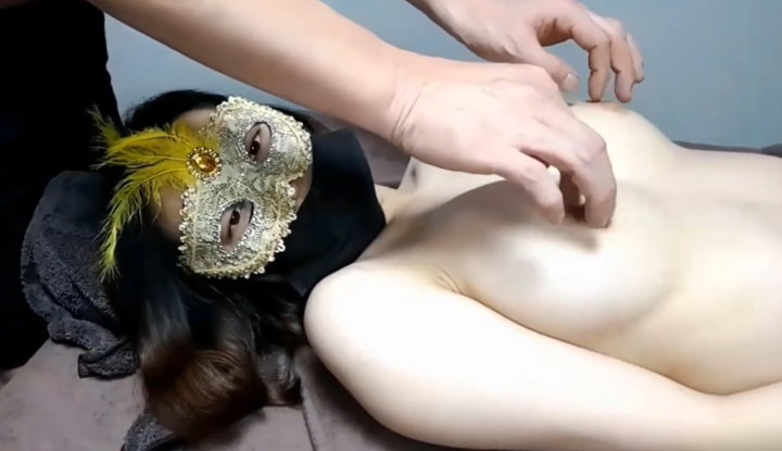 [south korea] massaging a mature woman's nipples and stimulating her sensitive nerves