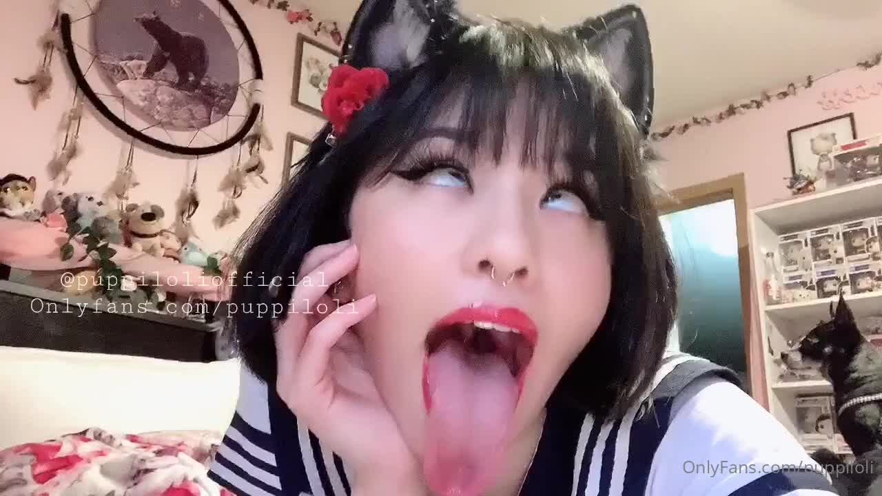 [Philippines] O Station's great player puppiloli~ the queen of long tongues showing off as usual