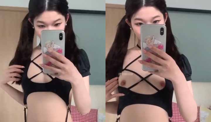 A sexy selfie of a schoolgirl - Is this outfit too provocative?