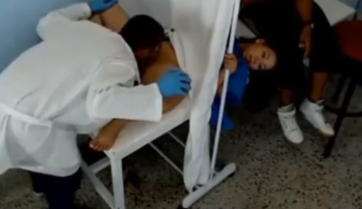 [ฝรั่งเศส] หมอสตรีน่ารังเกียจเสแก่คนหญิงโดยการทำการตรวจภายในหลอกเพื่อมีเพศสัมพันธ์ทุกครั้งที่มีโสด – ทำให้ทราบว่า SOD ก็เป็นจริง!