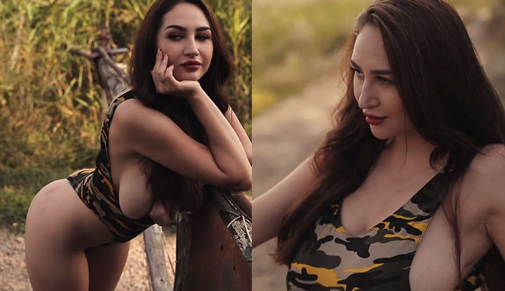 [Western] Famous influencer Louisa from O platform looks stunning in a tight swimsuit, her ample assets are on the verge of spilling out!