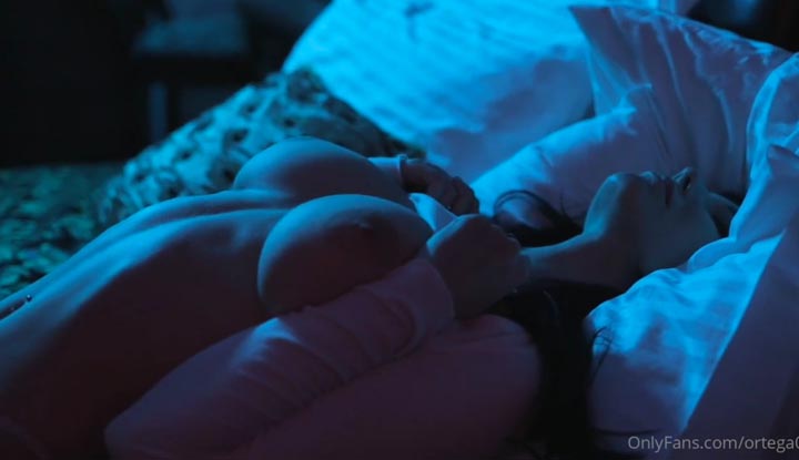 [Western] Famous streamer ortega00 is lying naked on the bed, squeezing his chest and wants to seduce you.