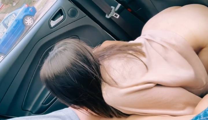 To repay my husband for driving me to work every day, I will give him the best oral sex service.