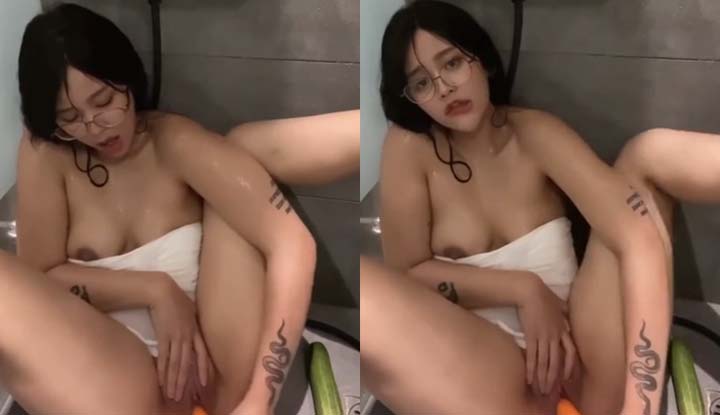 [thailand] sexy girls love carrots the most! there is something to eat and something refreshing~