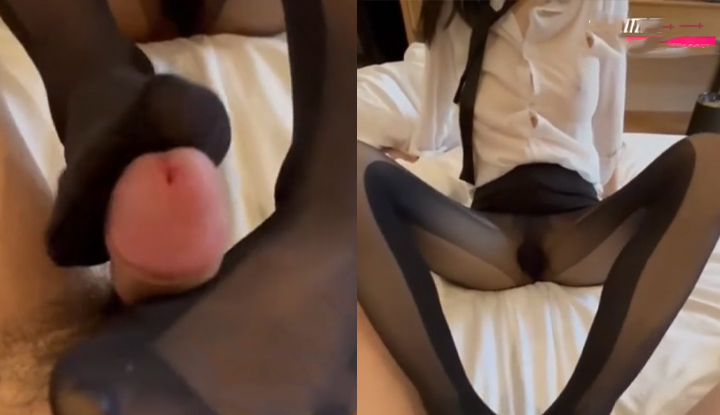 the second installment of our daily "foot fetish contest" welcomes submissions and judging from all netizens.