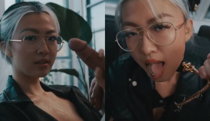 淫慾留學生騷婊子【suupersoaker】在沙發上接受猛烈攻勢
