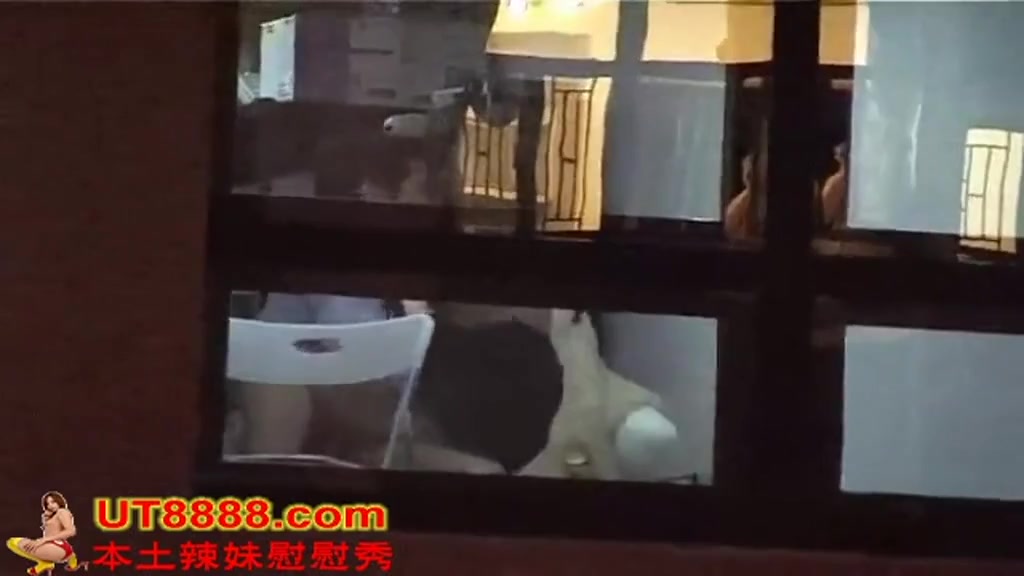 某大樓公寓正好拍到激情演出