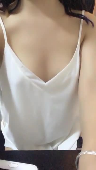 สาวนมชมพูมาร่อนเอว โชว์หีให้แฟนคลับดู