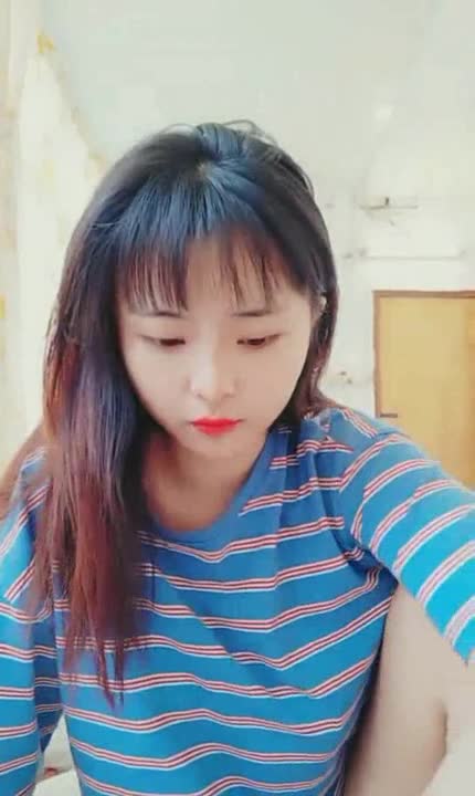 颜值高身材丰满美女主播吴果果0427收费直播秀 和炮友口交啪啪 十分诱人