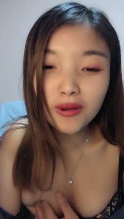 สาวตาเฉี่ยว อกสวยสุดๆ