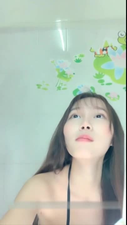 (ไต้หวัน)สองสาวเพื่อนรัก โชว์อาบน้ำกับเบ็ดเสียวๆ
