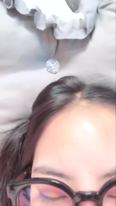 高颜值眼镜妹子扎起双马尾道具自慰 苗条身材跳蛋塞入逼逼震动微毛非常诱人 很是诱惑喜欢不要错