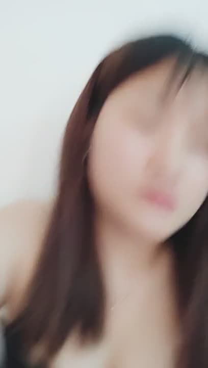 สาวน้อย โชว์หีฟิตๆ ผ่านมาไม่กี่คน