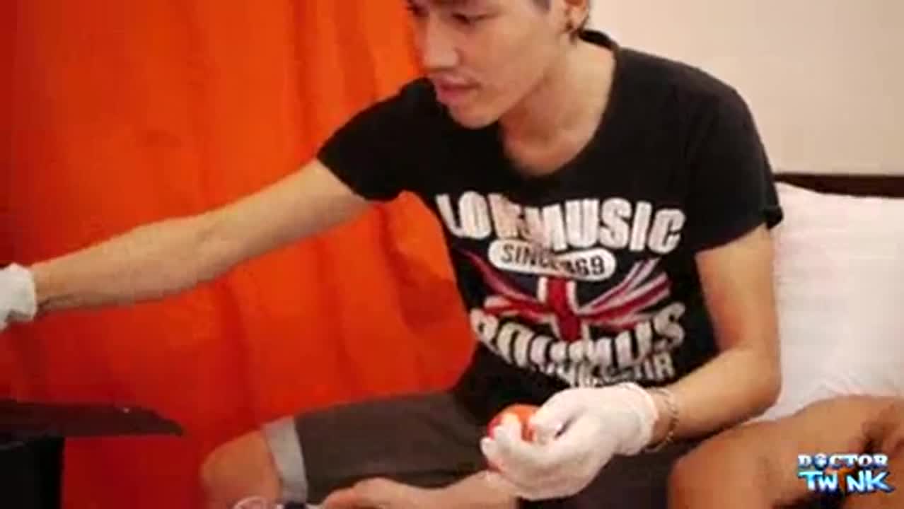 gay ตรวจแบบไหนเนี่ย เอาของอะไรเสียวๆแทงเข้าไปตูดของเขาหมดเลย