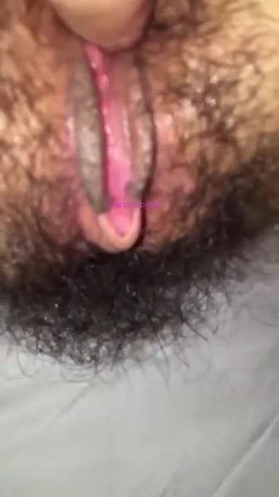 酒店開房和包養的大學生情人開房自拍妹子有點不好意思擋著鏡頭讓不要拍
