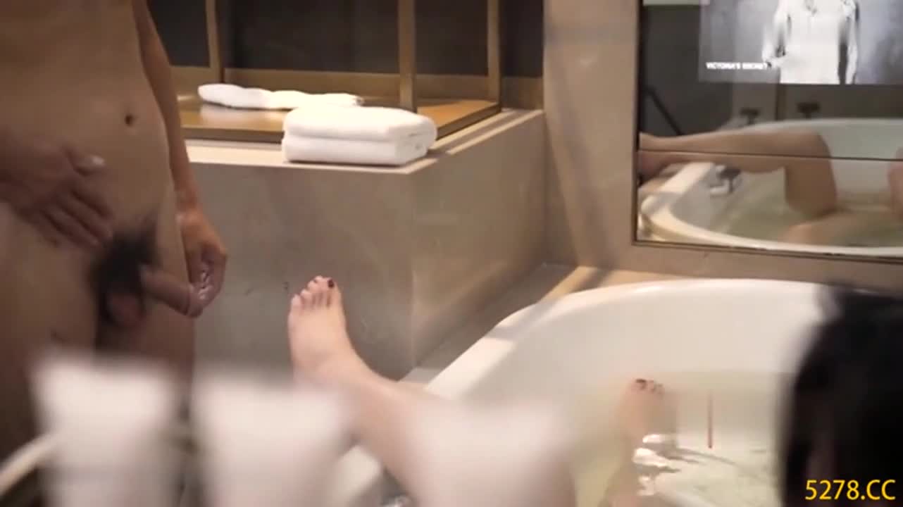 สาวใหญ่ขี้เงี่ยน ยั่วหนุ่มข้างห้องมาเล่นเสียว