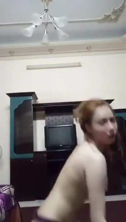 สาวเวียดยืนปิดนมโยกย้ายส่ายเอว