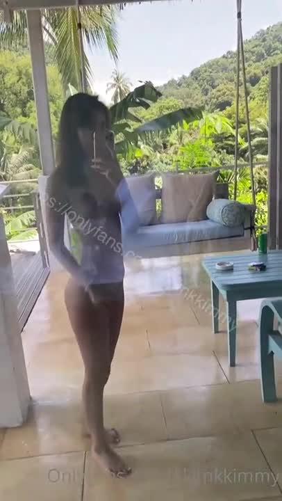 小美女在家打掃衛生