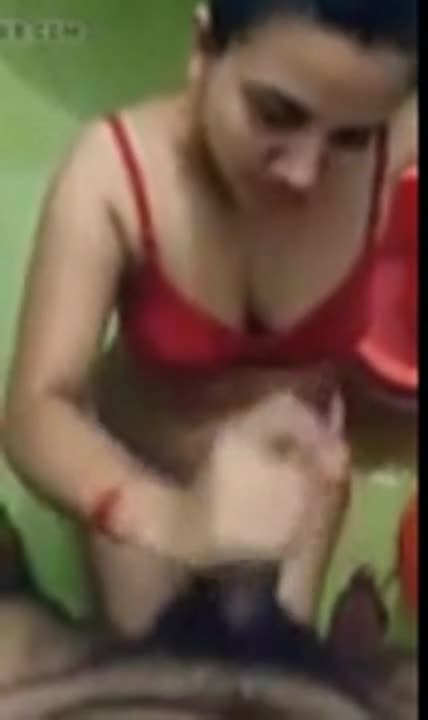 (Indian) Girl Sucks Cock and gets Cum on Her Lips