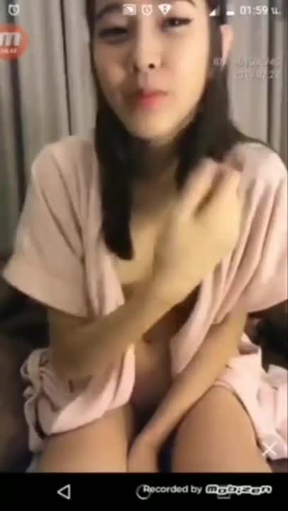 นึกว่านางฟ้ามาไลฟ์ให้ดู สวยไปทั้งตัว