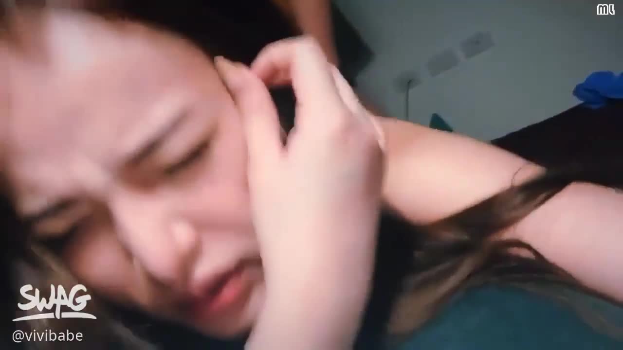พริตตี้สาว นอนถือกล้องให้ผัวเย็ดเสียวๆ