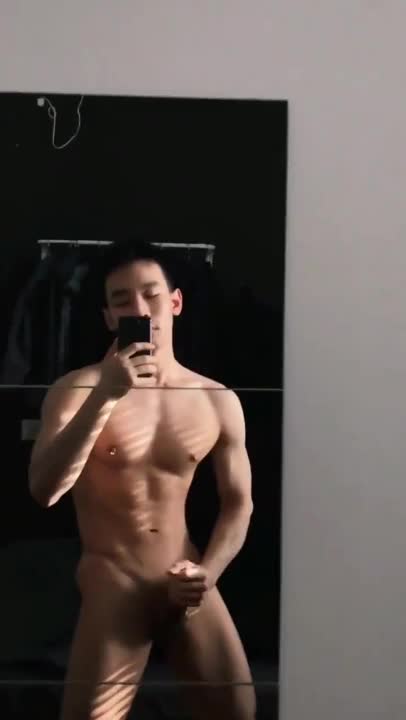 (เกย์) ถือโทรศัพท์ถ่ายตอนตัวเองชักว่าว