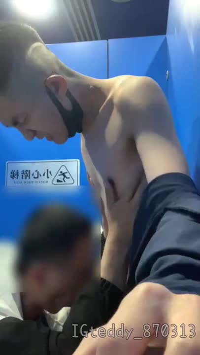 (เกย์) อมกันในห้องน้ำห้าง