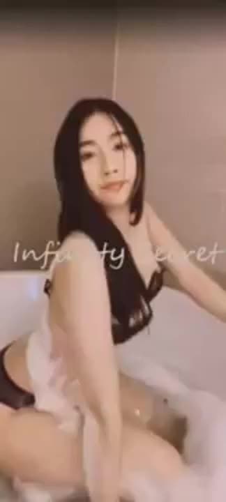 (ไทย) คลิปหลุด mlive น้อง กุ๊งกิ๊ง สาวเงี่ยนหีไลฟ์สด ลงอ่างโชว์