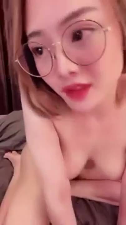(ไทย) คลิปหลุด mlive น้อง ปัน สาวขี้งเงี่ยนไลฟ์สดโชว์เสียว
