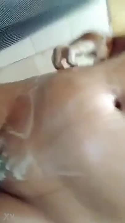 Tắm táp phơi khô đợi anh về