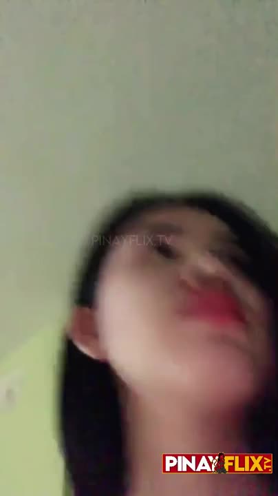 (ฟิลิปปินส์) คลิปโป๊เล่นกับหัวนมของเธอ