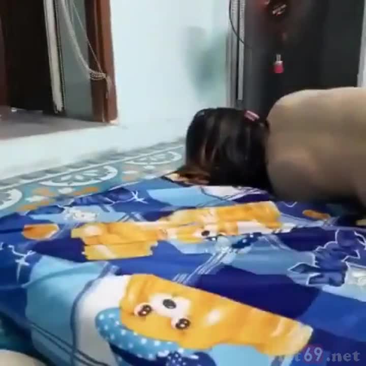 Two teenagers eager to make love