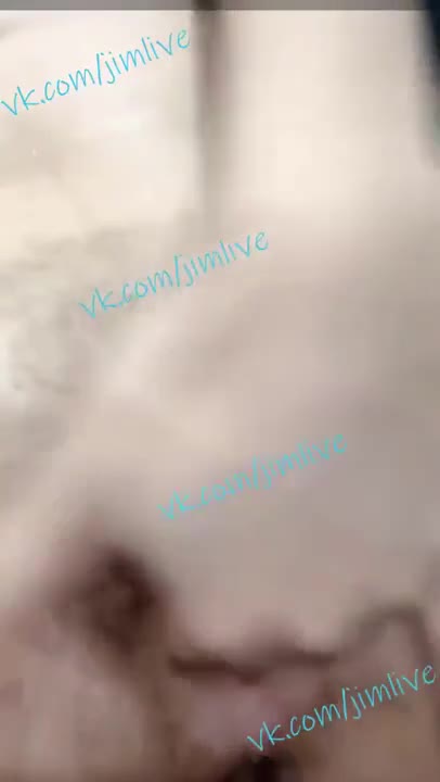 Leaked clip of Mlive, Nong Son Chao, provoking her tight pussy and punching the audience before she manages.