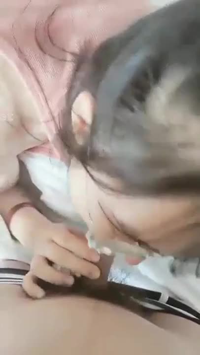 The bangs of the nearsighted little sister