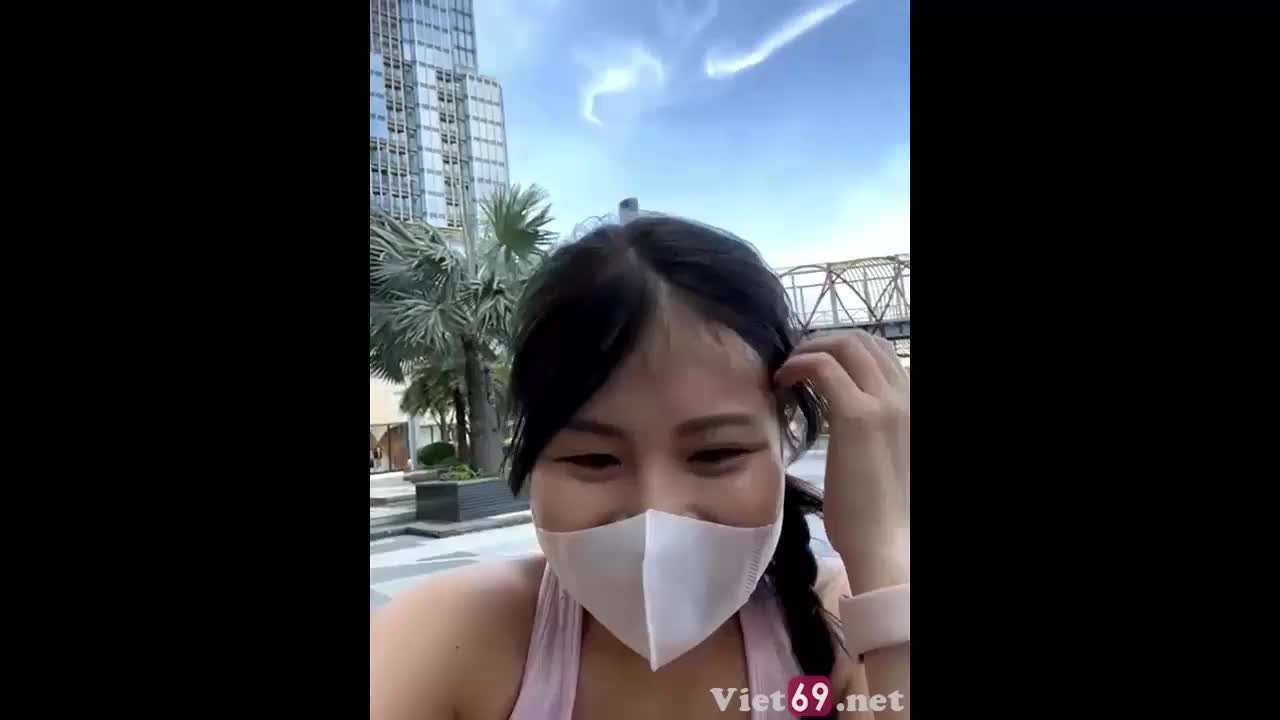 A Vietnamese girl exposed herself in public at Landmark 81.
