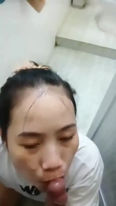 น้องสาวจากจังหวัดกวังนามลับๆ ไปสร้างความสุขให้กับแฟนหนุ่มในห้องน้ำ