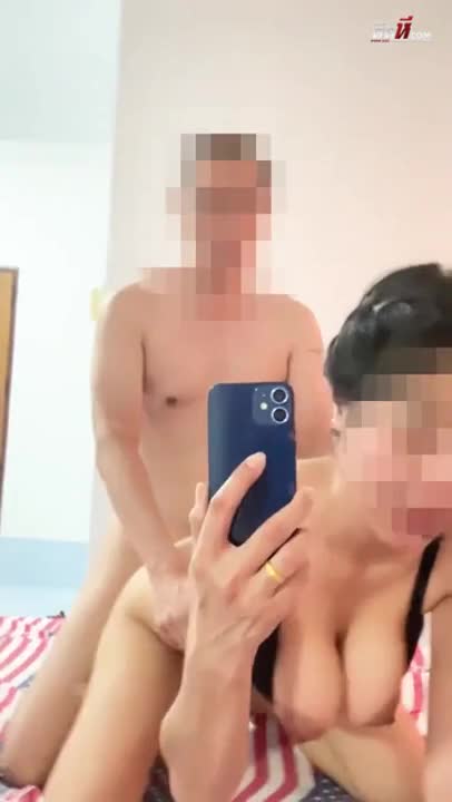 (ไทย) คลิปโป๊คลิปหลุดมาใหม่ เมียตำรวจยศใหญ่เล่นชู้ นัดเปิดห้องเย็ดกันอย่างเล้าร้อน