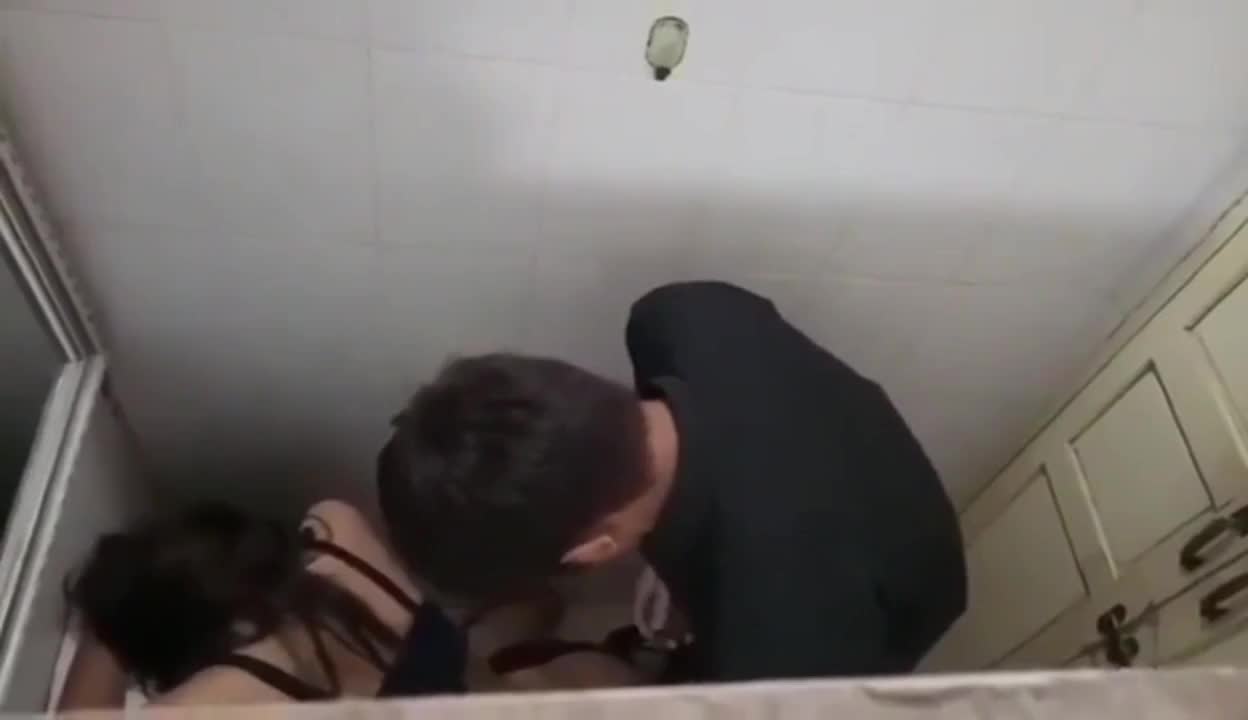 Peet Pink leaked clip: Khon Kaen girl gets drunk and fucks with friend in bathroom A friend helped me take a photo.