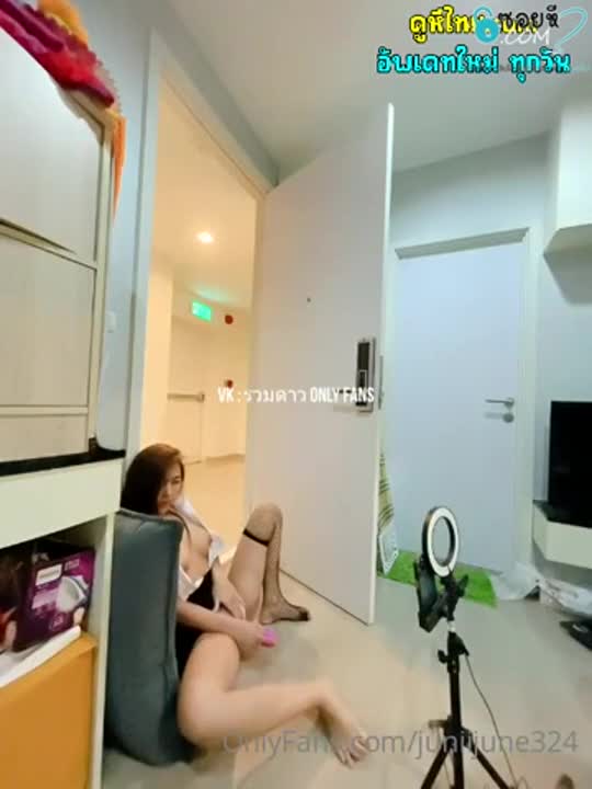 (ไทย) คลิปโป๊คลิปหลุด Onlyfans juniijune324 น้องจูน แอบเสียวช่วยตัวเองเปิดประตูห้องทิ้งไว้