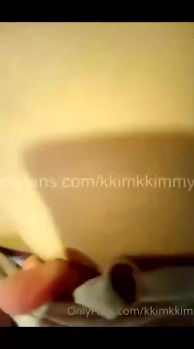 (ไทย) คลิปโป๊คลิปหลุด น้องคิมมี่ kkimkkimmy งานคู่เทพ กระหรี่ไทย ดาวทวิตเตอร์